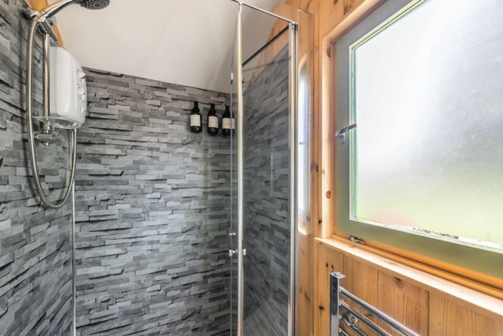 Spinney Retreats - 2 X Unique Shepherds Huts Dog Friendly Northampton Dış mekan fotoğraf