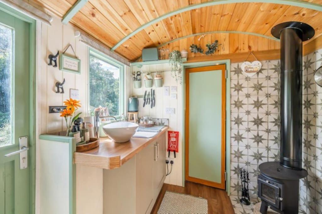 Spinney Retreats - 2 X Unique Shepherds Huts Dog Friendly Northampton Dış mekan fotoğraf