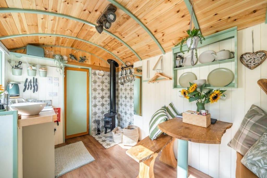 Spinney Retreats - 2 X Unique Shepherds Huts Dog Friendly Northampton Dış mekan fotoğraf