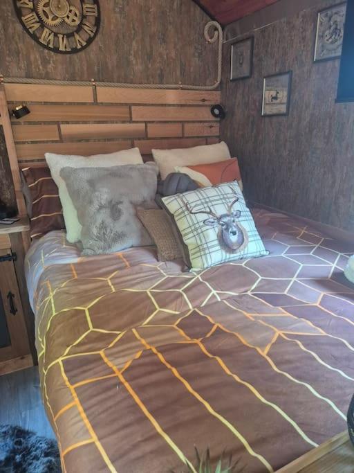 Spinney Retreats - 2 X Unique Shepherds Huts Dog Friendly Northampton Dış mekan fotoğraf