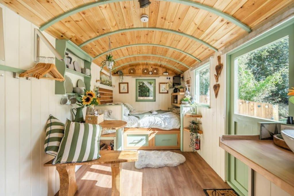Spinney Retreats - 2 X Unique Shepherds Huts Dog Friendly Northampton Dış mekan fotoğraf