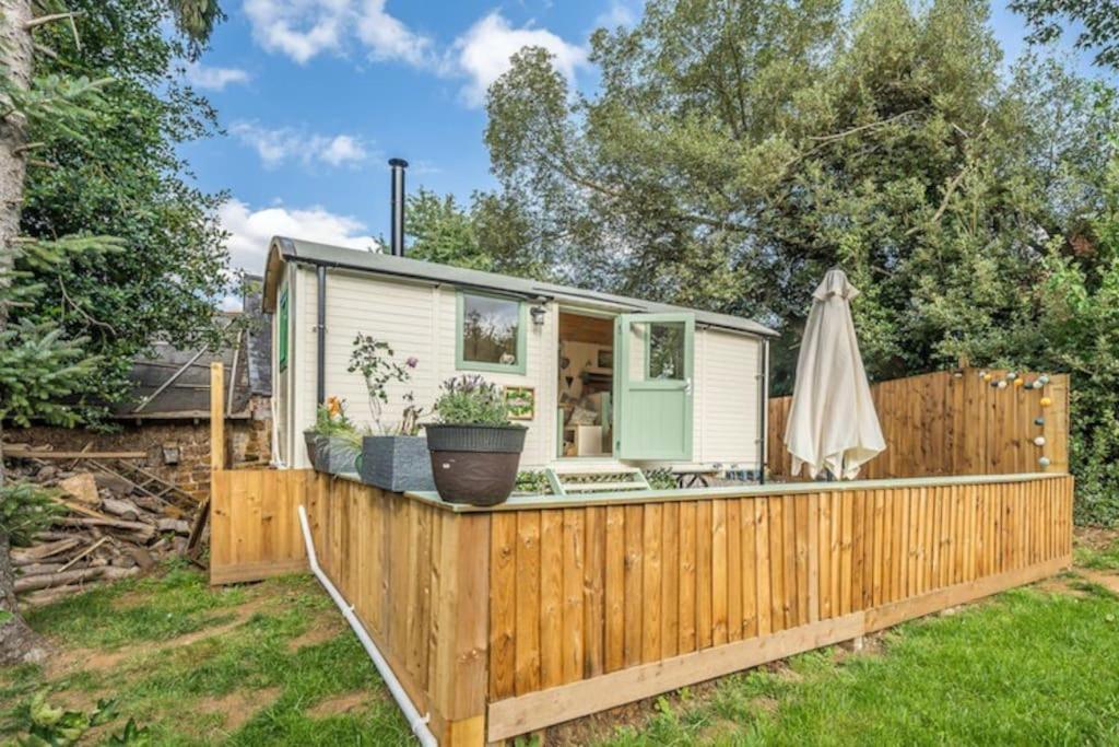 Spinney Retreats - 2 X Unique Shepherds Huts Dog Friendly Northampton Dış mekan fotoğraf
