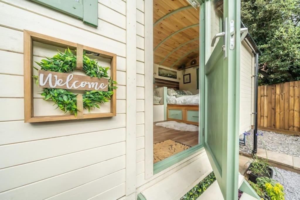 Spinney Retreats - 2 X Unique Shepherds Huts Dog Friendly Northampton Dış mekan fotoğraf