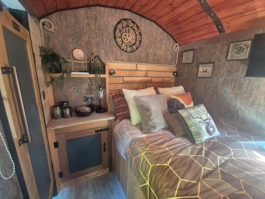 Spinney Retreats - 2 X Unique Shepherds Huts Dog Friendly Northampton Dış mekan fotoğraf